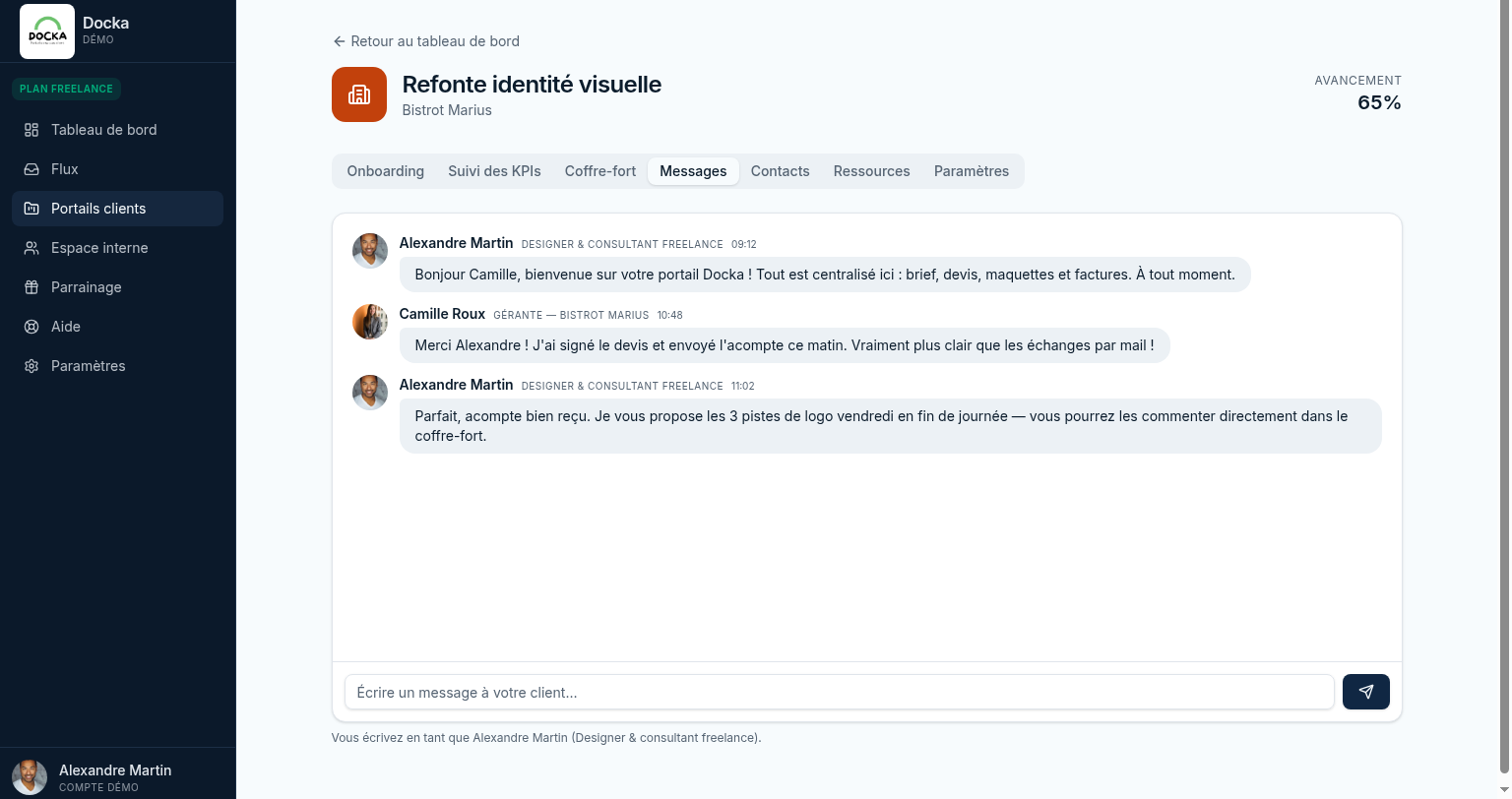 Messagerie intégrée au portail client Docka — fil de discussion entre prestataire et client avec horodatage et historique conservé par projet